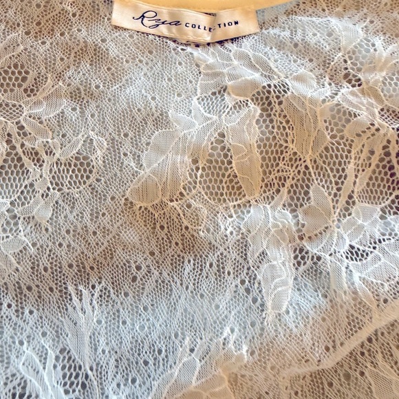 Rya Collection Women’s White Lace Feathered Trim Robe Attached Satin Belt S NWOT - Picture 8 of 11